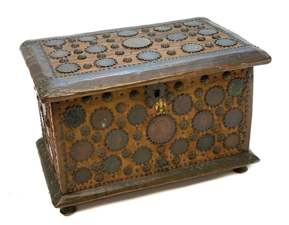 Italian Coin Mounted Wood Cigar Box, 19th Century: Italian coin mounted wood cigar box, 19th Century. 50 Italian coins mounted to the exterior walls and lid. Fabric to the interior. The Fleur-dis-lis designs were likely added at a later date. Weight: