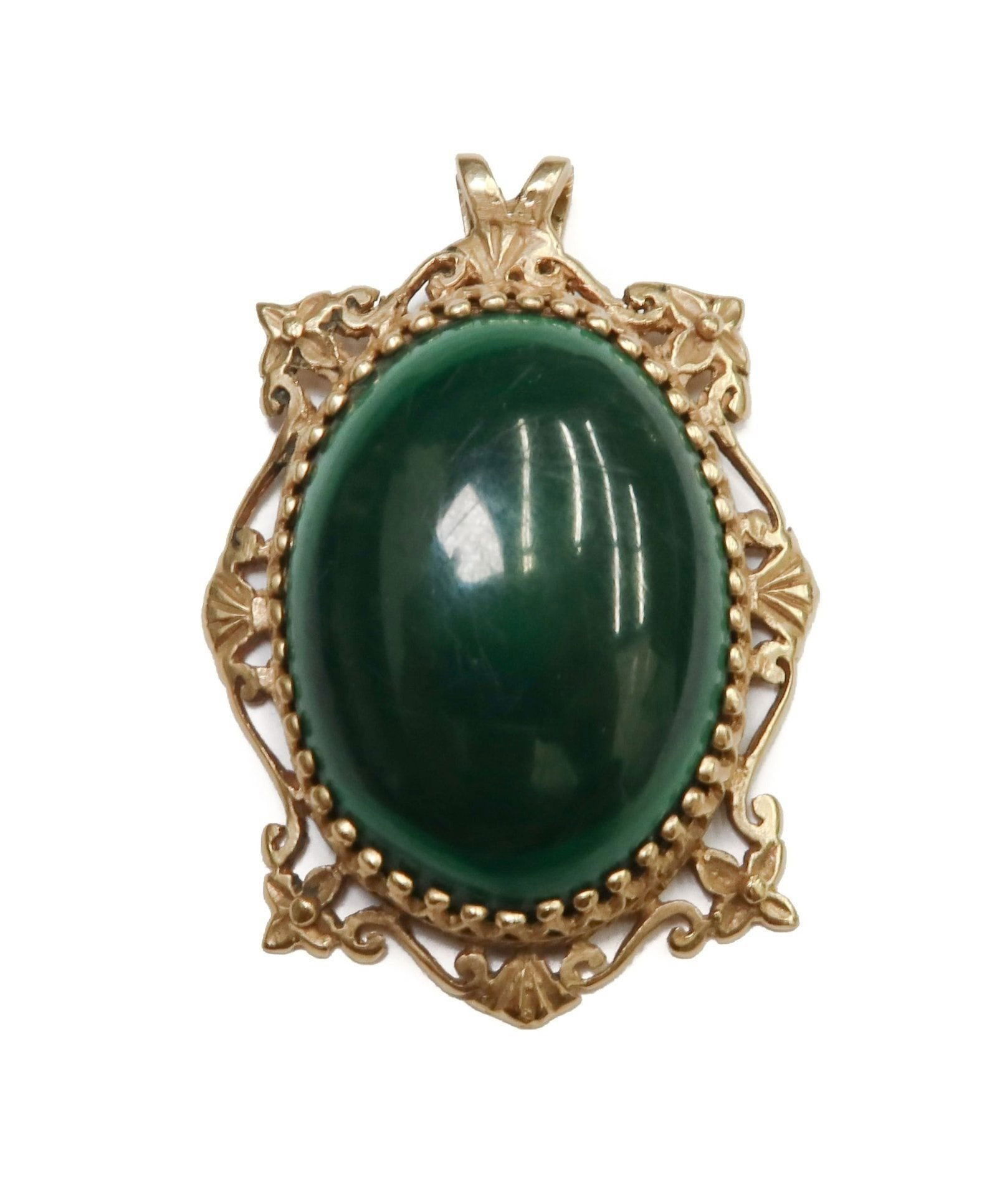 14k Yellow Gold and Malachite Necklace Pendant: 14k Yellow Gold and Malachite Necklace Pendant. Cabachon cut malachite center with a floral gold frame. Tests for 14k. Weight Approx., 10.85 grams Measures Approx., 1.5 inches x 1.125 inches x 0.4 inc
