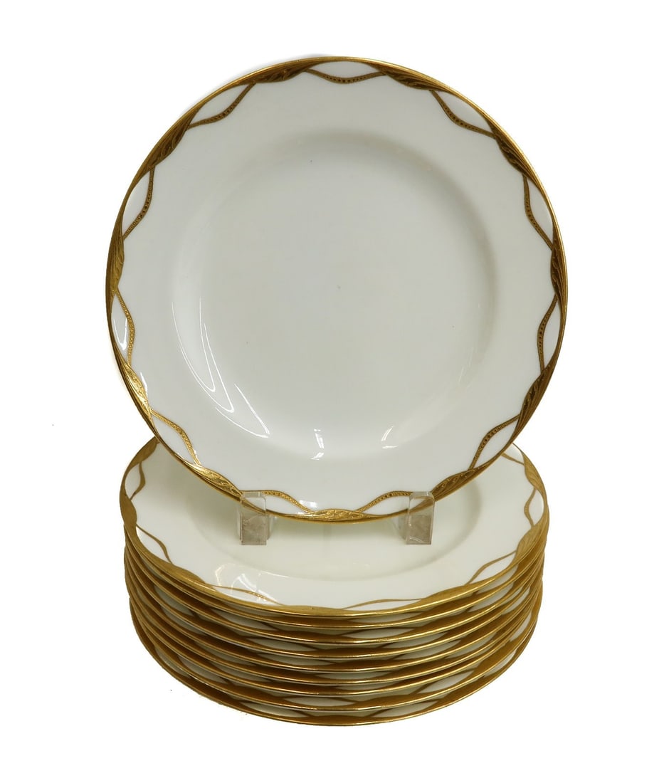 10 Minton England Porcelain and Gilt 9 inch Plates by Tiffany & Co. circa 1910: 10 Minton England porcelain and gilt 9 inch plates by Tiffany & Co. circa 1910. Gilt swags to rim. Minton England mark to underside and retailed by Tiffany & Co. Dated to circa 1910. Weight: Approx. 1