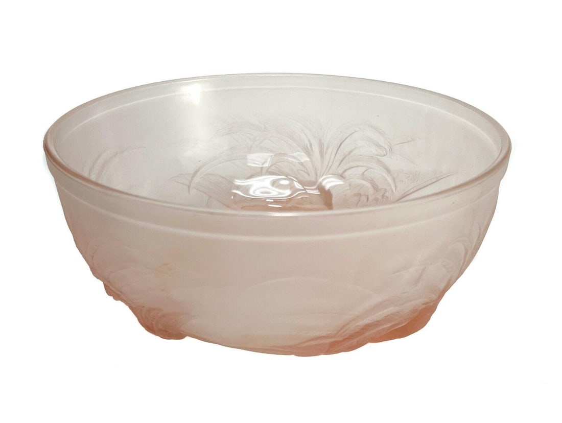 French Sabino Style Pink Molded Glass Bowl, Birds in Flight: French Sabino style pink molded glass bowl. Molded birds in flight to exterior. Registration number to base. Weight Approx., 1 lb Measures Approx.,8.5 inches diameter x 3.75 inches tall Domestic Shipp