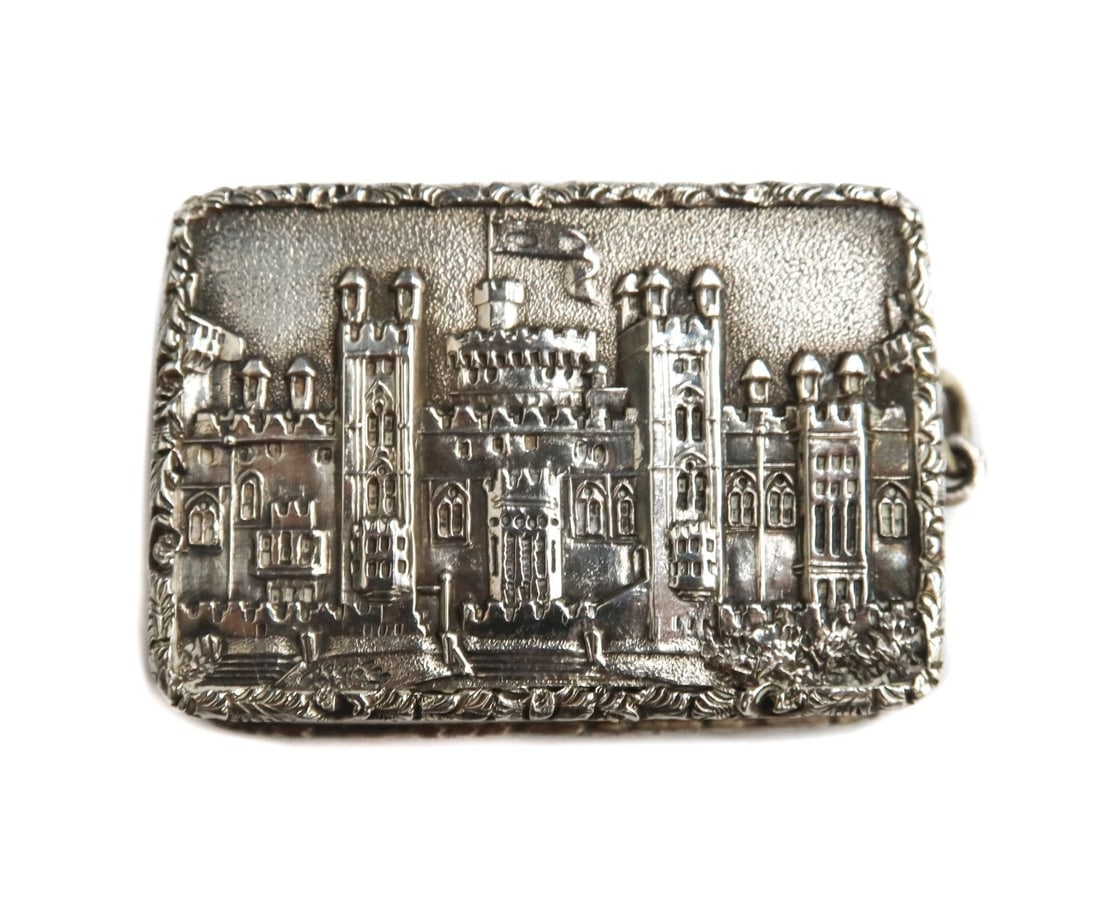 Nathaniel Mills Birmingham Engraved Vinaigrette Box of Windsor Castle 1839 (1 of 12)