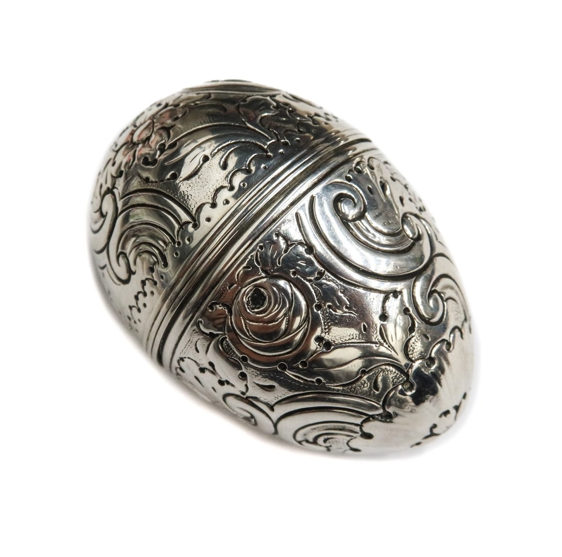 Samuel Meriton London Sterling Silver Engraved Egg Nutmeg Grater circa 1780 (1 of 6)