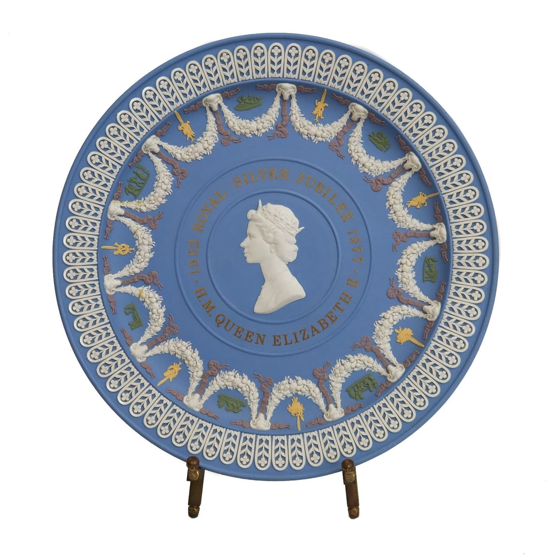 Wedgwood England Jasperware Commemorative Plate Queen Elizabeth II Ltd Ed 750: Wedgwood England 5 color Jasperware Commemorative Plate Silver Jubilee of Her Majesty Queen Elizabeth II (1952-1977). Wedgwood England mark to underside with impressed numbers dated to 1977. Limited E