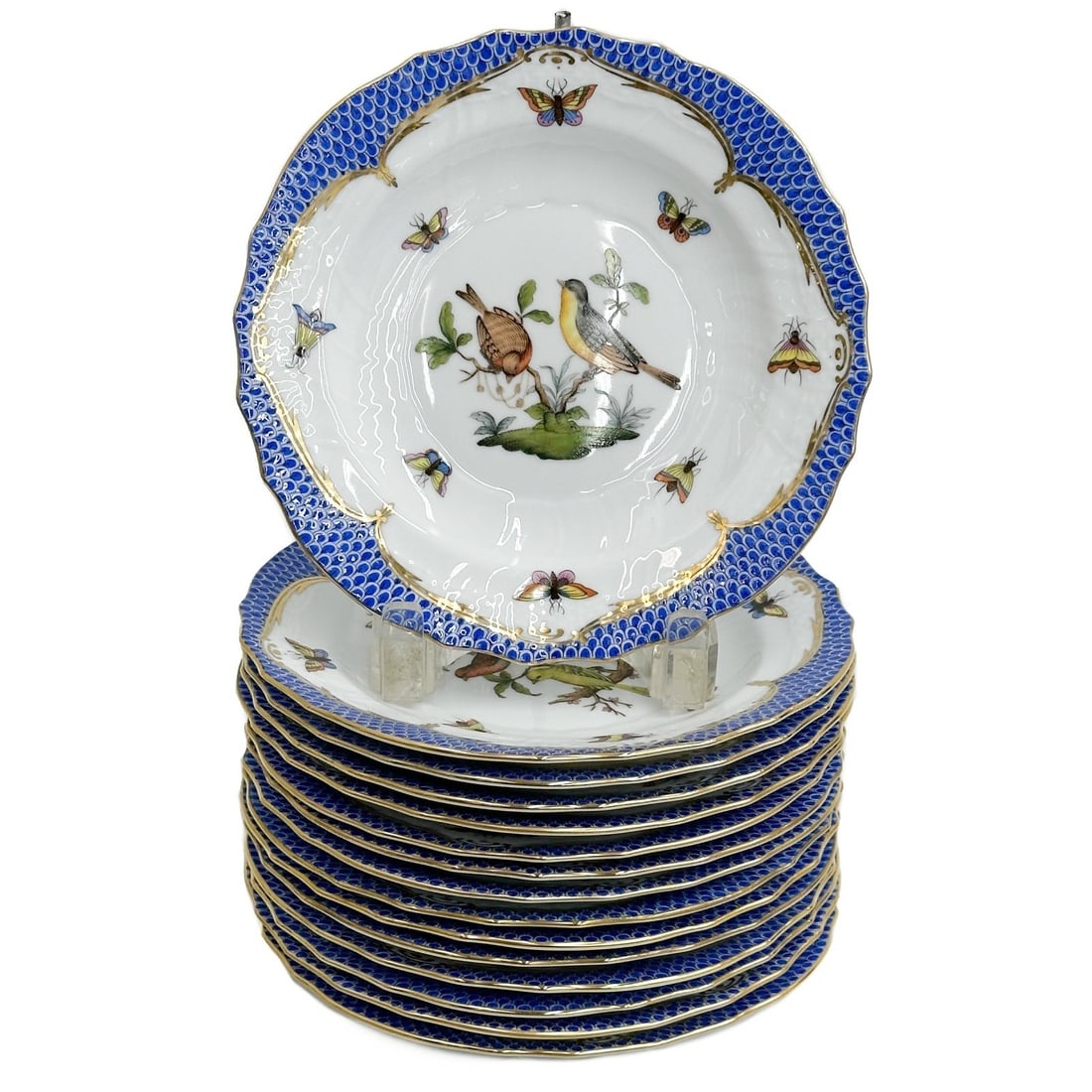 15 Herend Hungary Rothschild Birds Blue Scale Fish Net Dessert Plates 1518: 15 Herend Hungary Rothschild Birds Blue Scale Fish Net Dessert Plates. Hand painted birds to the center, blue scale decoration to rim. Underside marked for Herend Hungary 1518 ROEB Weight: Approx. 7.5