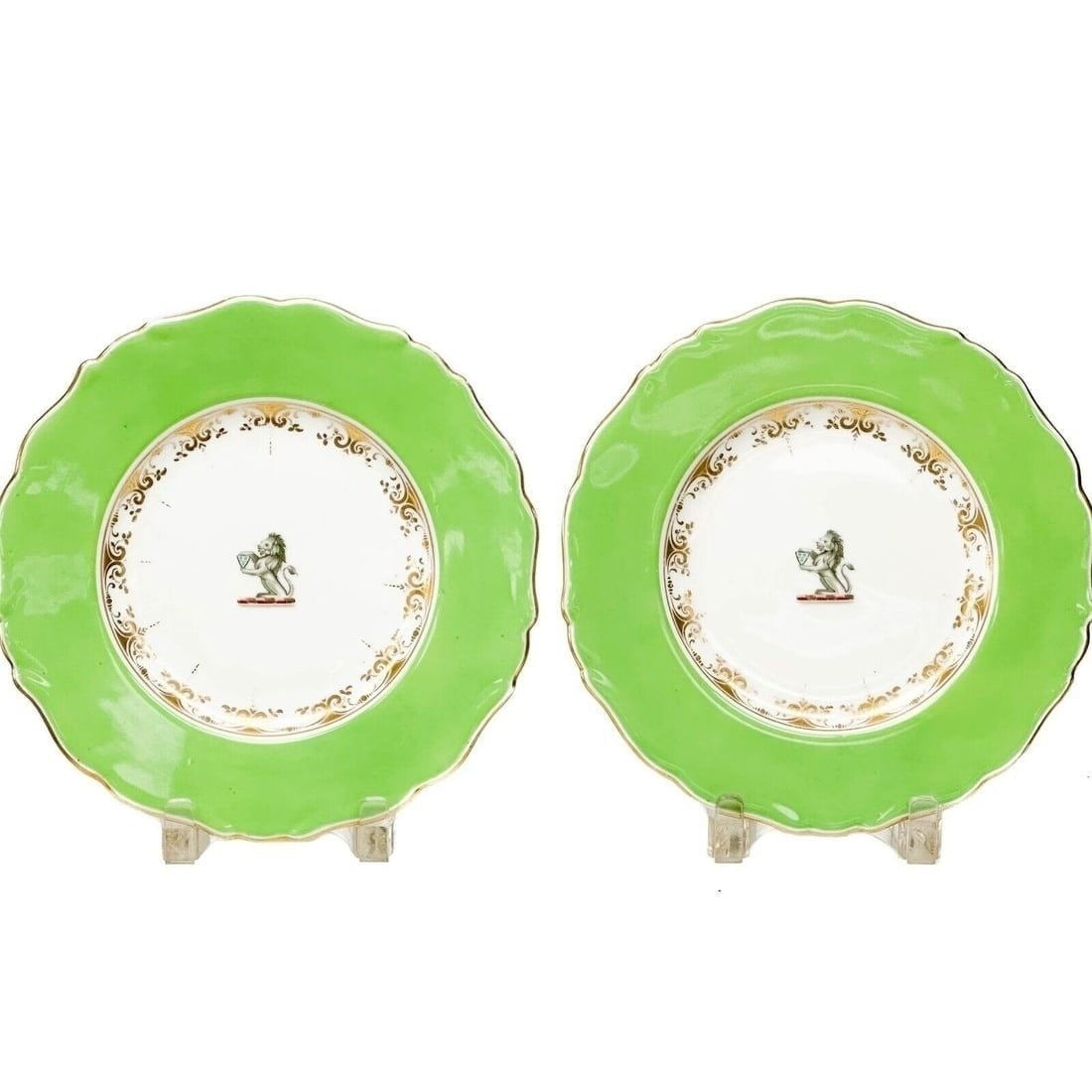 Pair G Grainger Worcester Green Porcelain Armorial Lion Cabinet Plates c1800: Pair G Grainger Worcester England hand painted porcelain armorial cabinet plates, circa 1800. A green ground, hand painted armorial lion to the center holding a shield with three stars. Gilt to the sc