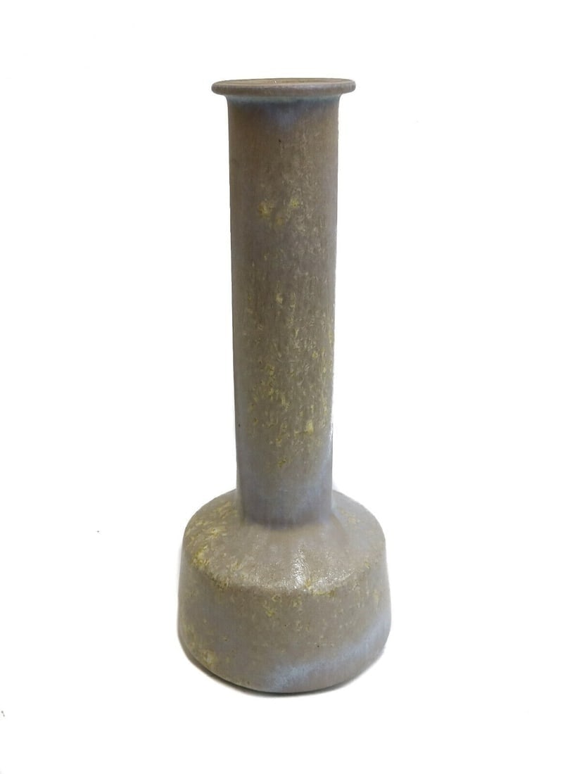 Tramonti Faenza Italian Pottery Yellow Crystalline Vase Mid Century: Tramonti Faenza Italian Pottery yellow crystalline vase, Mid Century. A grey base with yellow crystalline glaze to neck and body. Signed Tramonti Faezna to underside. Weight: Approx. 3 lbs Measurement