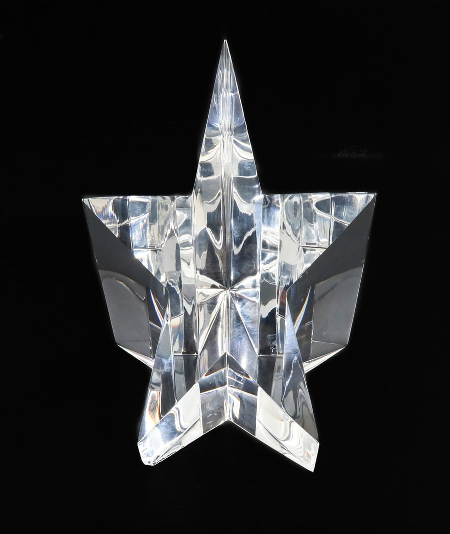 Steuben Art Glass Paperweight Figure Shooting Star by David Dowler #1130: Steuben Art Glass Paperweight Figure Shooting Star by David Dowler #1130, 1986. Marked Steuben to underside. Original Steuben price was $1250. Weight: Approx. 1.5 lb Measurements: Approx. 3.5 inches x