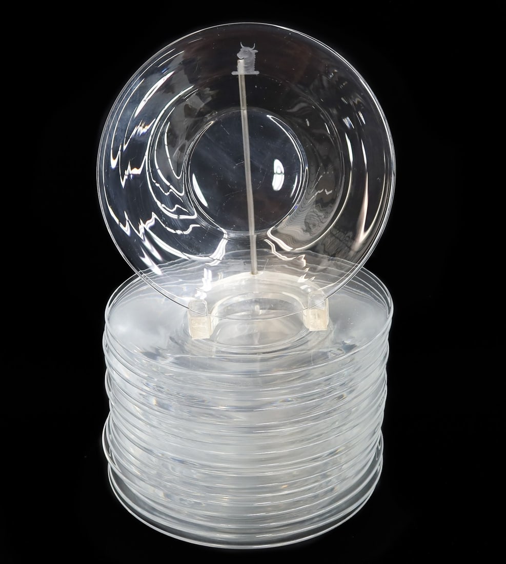 18 Steuben Art Glass Dessert Plates Heraldic Emblem Signed (1 of 7)