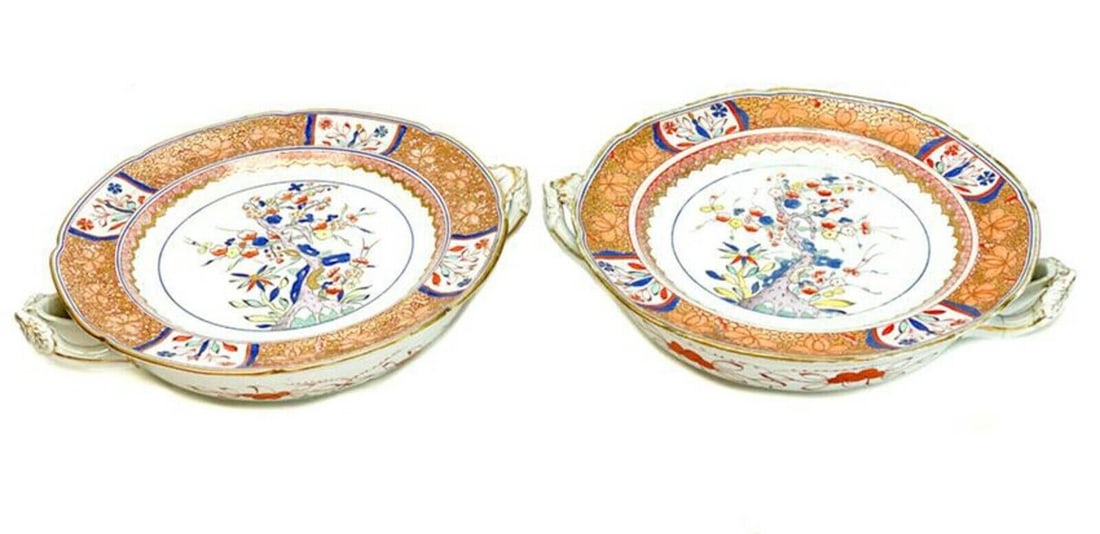 Pair Spode England Porcelain Hot Soup Plates Kakiemon Tree of Life 282 c 1810: Pair Spode England porcelain hot soup plates in Kakiemon Tree of Life #282, circa 1810. A hand painted tree to the center with multi-colored flowers. Gilt to the rim with various foliate scroll design