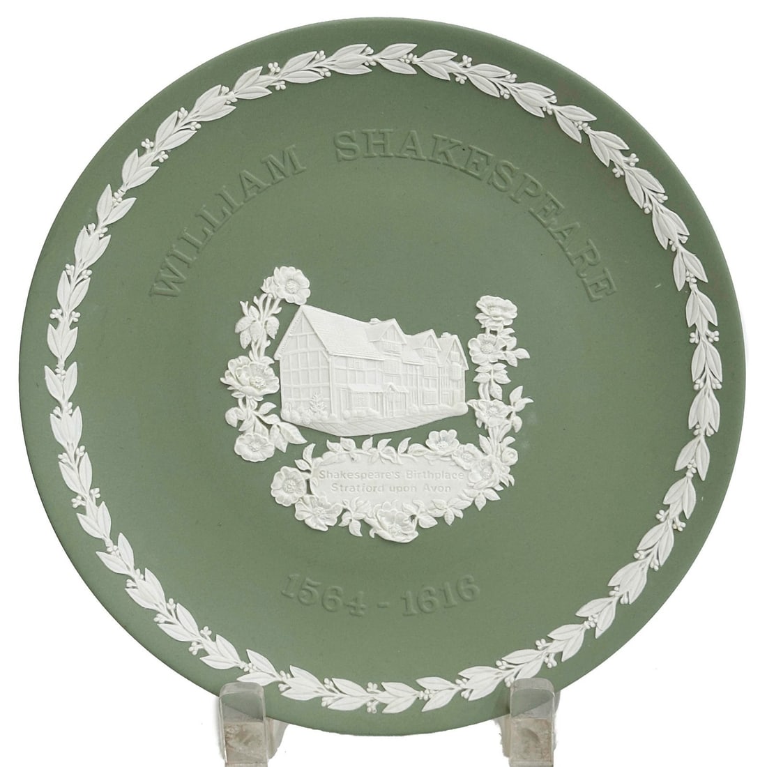 Wedgwood Green Jasperware Shakespeare Birthplace Plate Signed by Lord Wedgwood: Wedgwood England Green Jasperware Porcelain Shakespeare Birthplace Plate. Green jasperware with with accents, William Shakespeare Birthplace Stratford upon Avon 1564-1616. Back marked Wedgwood made in