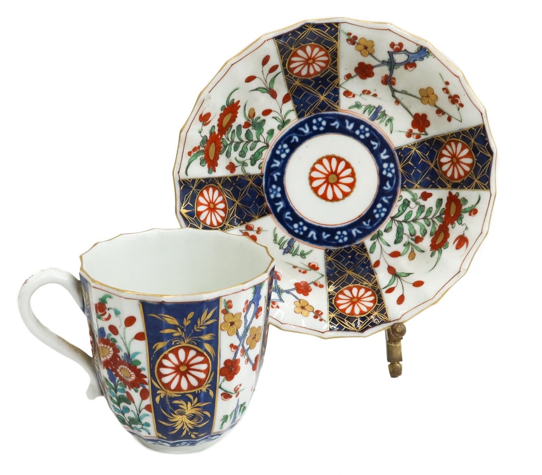 Royal Worcester England Porcelain Cup and Saucer Queen's Pattern Imari c1770: Royal Worcester England porcelain cup and saucer in Queen's Pattern imari kakiemon, circa 1770. White and blue panels with gilt accents and hand painted orange flowers throughout. Royal Worcester blue