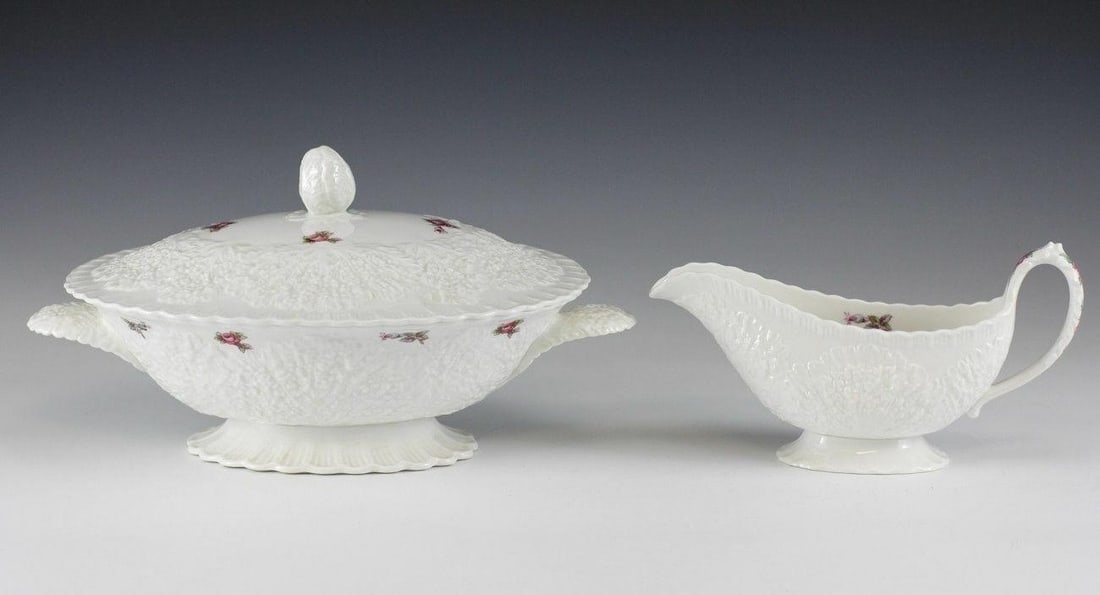 2pc Spoon Bride Billingsley Rose Oval Tureen and Gravy Sauce Boat: 2pc Spode Billingsley bridal pink oval covered tureen and gravy / boat sauce Measurements: Approx. tureen 13.5 inches handle to handle x 8 inches x 6.5 inches height sauce 9 inches handle to spout, he