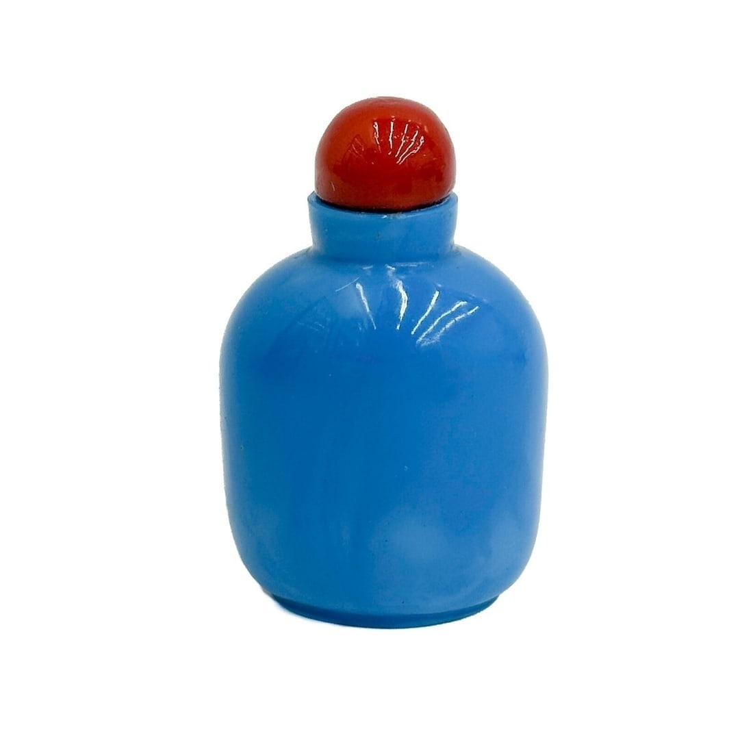 Chinese Blue Glass Snuff Bottle 19th century: Chinese Blue Glass Snuff Bottle, 19th century. A blue glass body, red glass stopper Weight:approx. 100 g Measurements: Approx. 1.5 inches x .75 inch x 2.5 inches tall Condition: Missing spoon, overall