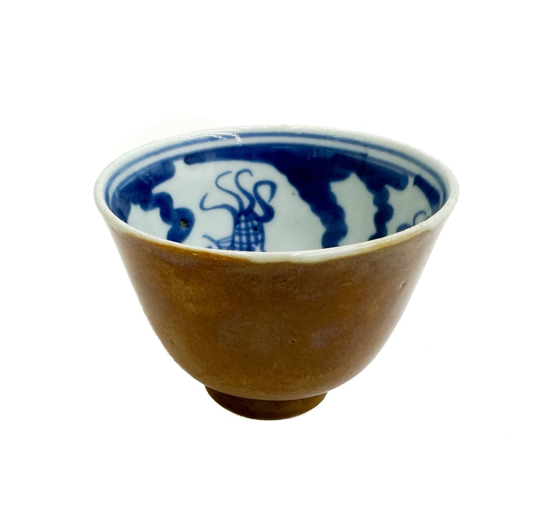 Chinese Persimmon Glaze Blue and White Fish Tea Cup Bowl circa 1780: Chinese Persimmon Glaze Blue and White Fish Tea Cup Bowl circa 1780. Unknown makers mark to underside. Weight: Approx. 1lb Measurements: Approx. 2.825 inches diameter x 2.1 inches tall Condition:Very 