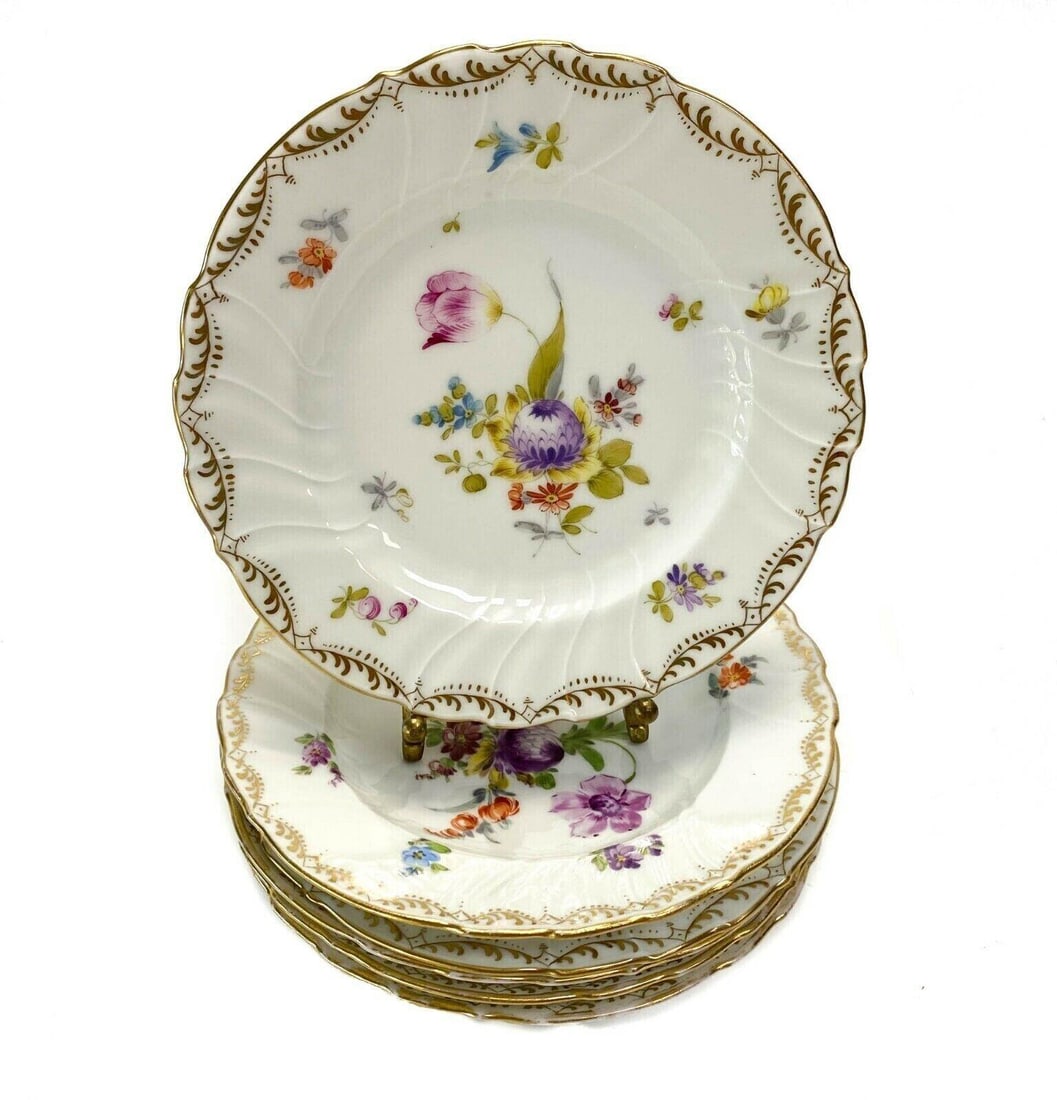 6 Richard Klemm Dresden Dessert Hand Painted Plates with Flowers and Gilt c1930: 6 Richard Klemm German Dresden Dessert Hand Painted Plates with Flowers and Gilt Decoration. Four of the plates have a deeper recess than the other two plates (see pictures). Weight Approx., 2 lbs Mea