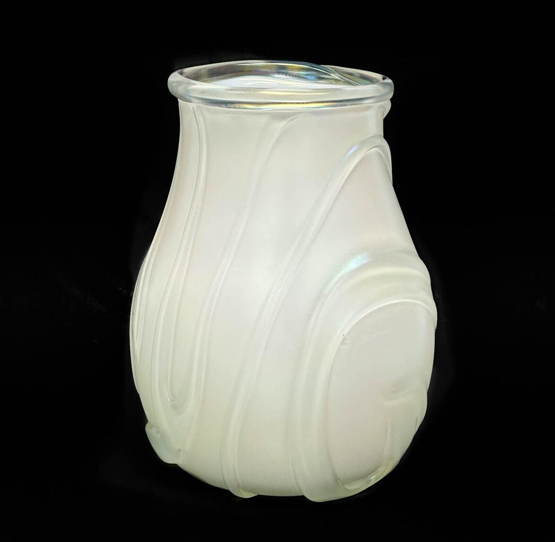 Charles Lotton Iridescent White Verre de Soie Art Glass Vase Signed 2008: Charles Lotton art glass vase. White glass vase with an iridescent finish, a fabric-like texture. Incorporating verre-de-soie glass technique. Applied rim. Underside with a polished pontil, etched sig