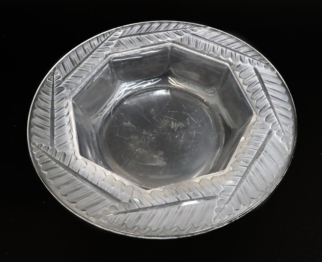Lalique France Frosted Glass Fougères Ferns Serving Bowl Signed: Lalique France frosted glass Fougères Ferns serving bowl. Molded fern leaves to rim. Signed Lalique France to underside. Weight: Approx. 2 lb Measurements: Approx. 10.75 inches diameter x 2.25