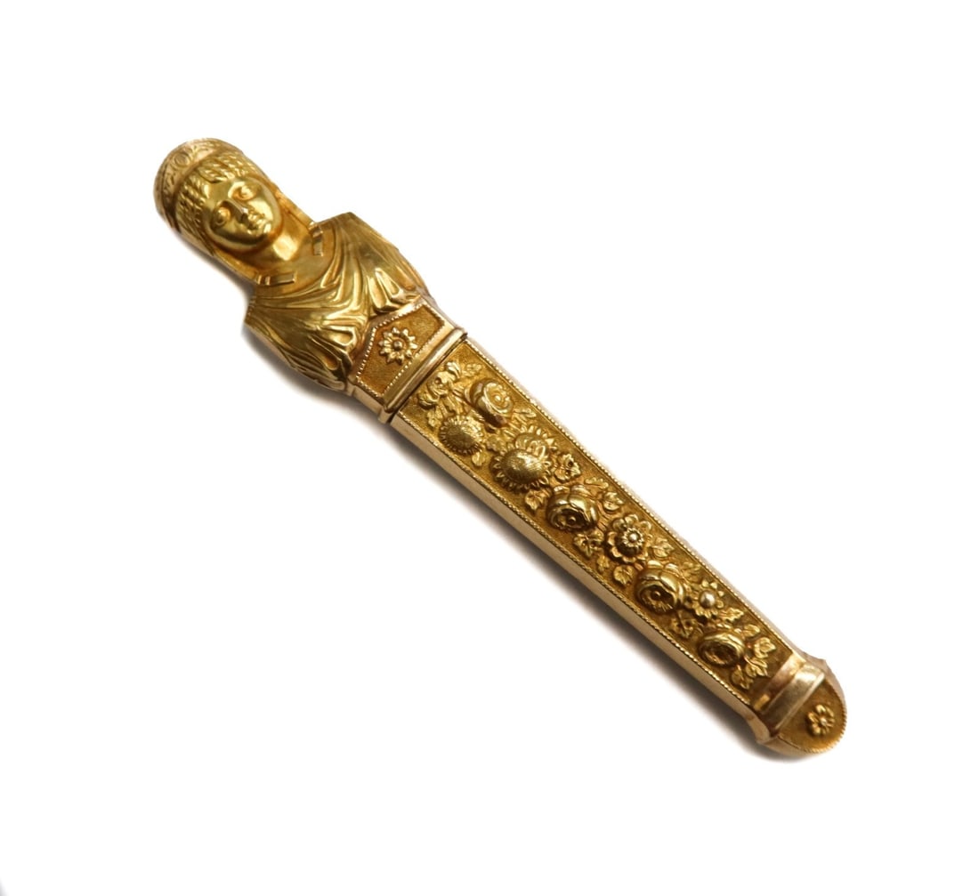 14k Yellow Gold Engraved Roman Figural Etoile Needle Holder: 14k yellow gold engraved etoile needle holder. Intricately engraved bust of a Roman or Greek beauty to finial with engraved florals to body. Tests for around 14k gold. Weight: Approx. 7.61 grams Measu