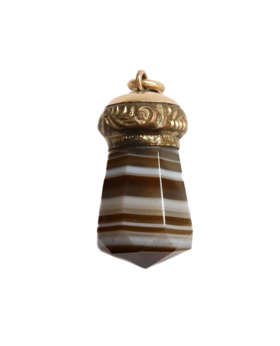 14k Yellow Gold and Gilt Metal Agate Pendant or Charm: 14k Yellow Gold and Gilt Metal Agate Pendant or Charm. The top and hoop tests for 14k gold with and engraved gilt metal ferrule. Weight: Approx. 13.58 grams. Measurements: Approx. 1.5 inches x 0.75 in