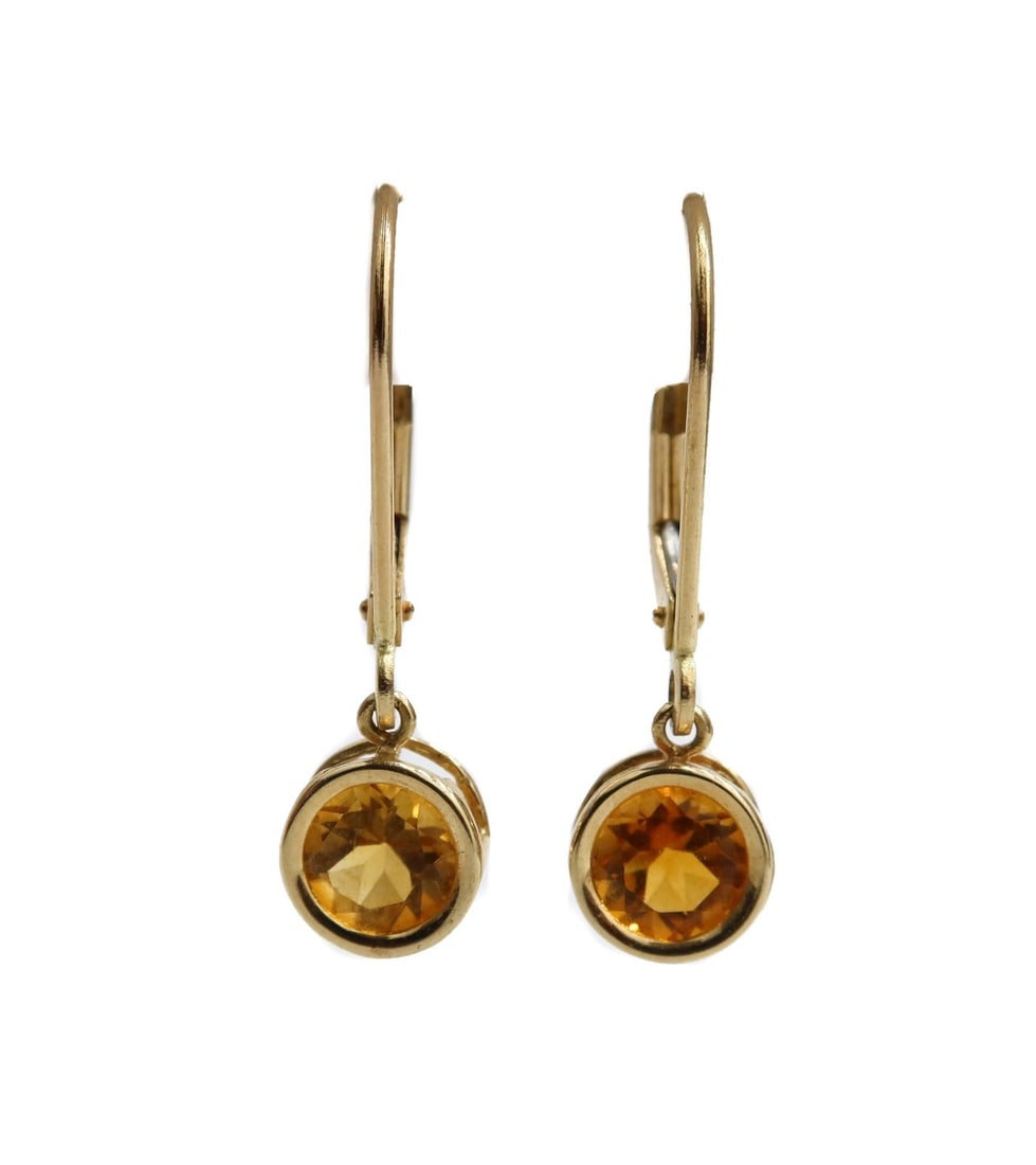 14k Yellow Gold and Citrine Leverback Dangle Earrings: 14k yellow gold and citrine leverback dangle earrings. Round citrine jewels measuring approx. 5.3mm diameter x 3.95mm. Marked 14k. Weight: Approx. 1.75grams Measurements: Approx. 1.03 inches length Co