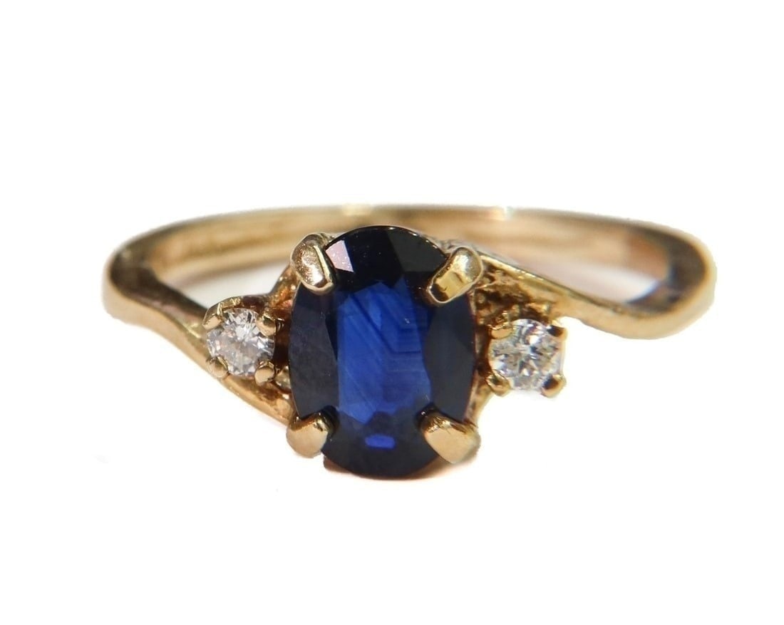 14k Yellow Gold Blue Sapphire and Diamond Ring, Size 6.5: 14k Yellow Gold Blue Sapphire and Diamond Ring, Size 6.5. Oval cut blue sapphire center with round cut diamonds to either side. Marked "14k" Weight Approx., 2.71 grams / Sapphire: 0.94 carats / Diamon