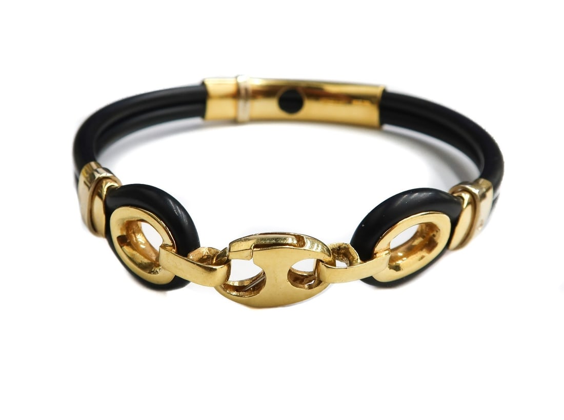 Baraka Italian 18k Yellow Gold and Black Rubber Wrap Bracelet: Baraka Italian 18k Yellow Gold and Black Rubber Wrap Bracelet. Marked Baraka with 18k Italian gold marks. Weight: Approx. 18.20 grams Measurements: Approx.7.5 inches / 8 inches length when flat Condit