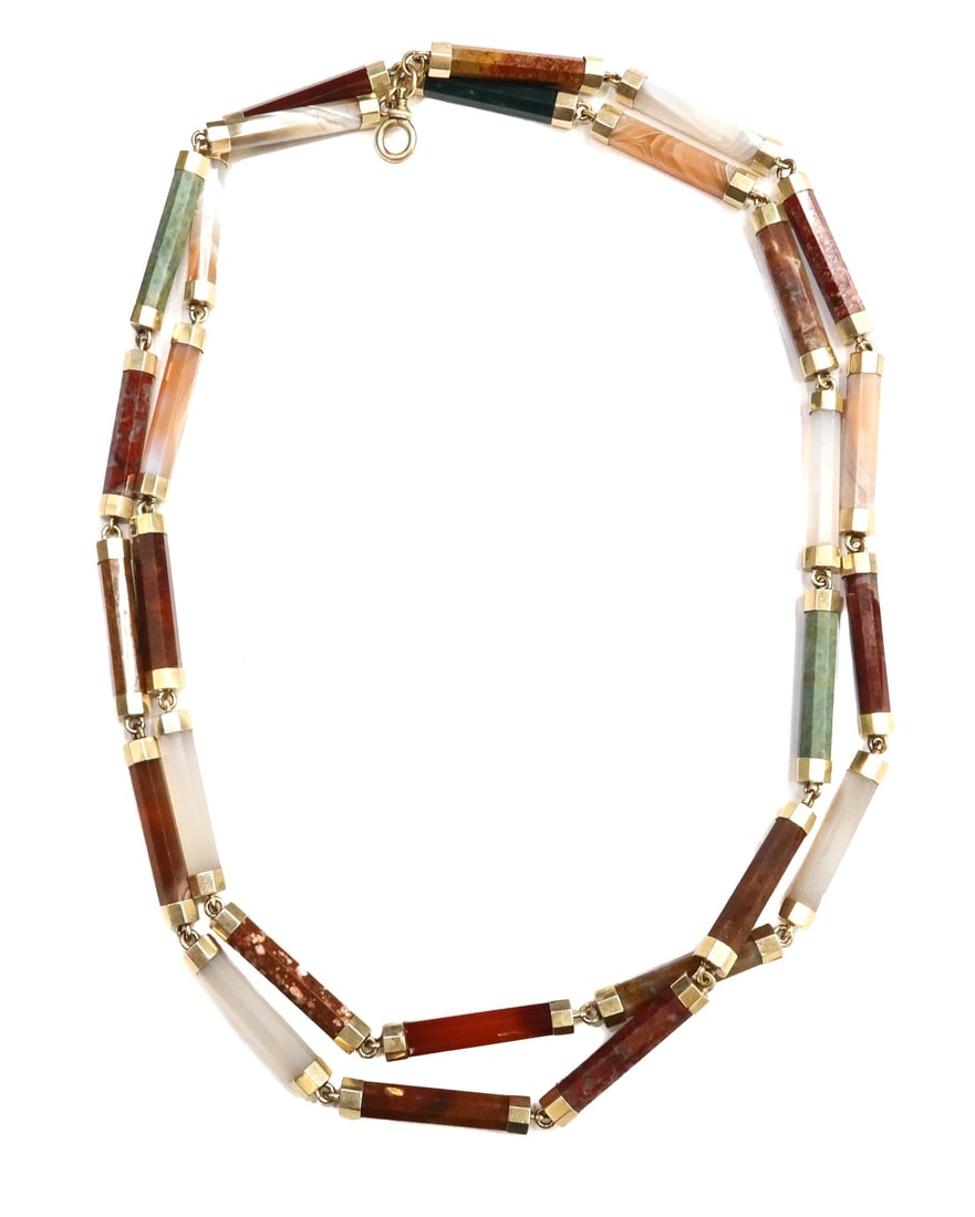 14k Yellow Gold Agate and Jasper Faceted Cylindrical Tube Link Necklace: 14k yellow hold agate and jasper faceted cylindrical tube link necklace. 28 faceted agate and jasper jewels to chain. Tests for 14k gold. Weight: Approx. 86.4 grams Measurements: Approx. 41 inches len