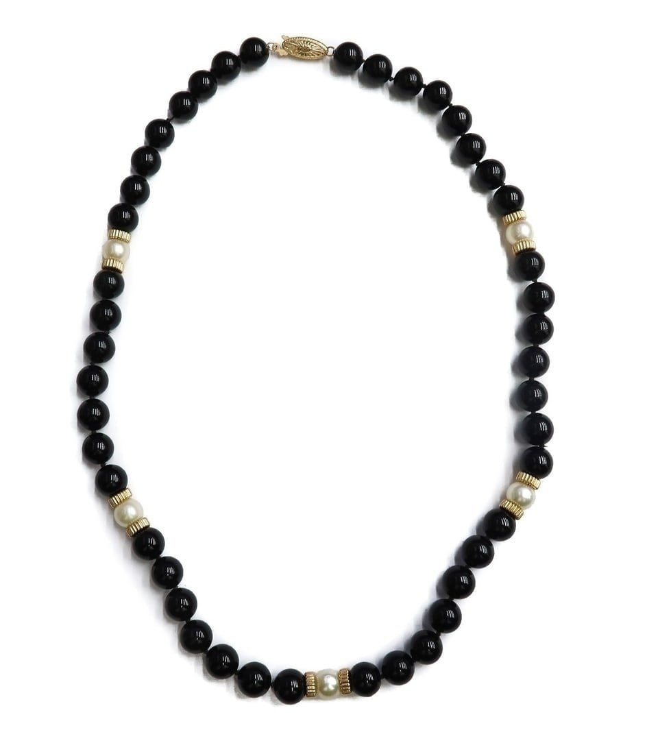 14k Yellow Gold Onyx and Cultured Pearl Single Strand Necklace: 14k Yellow Gold Onyx and Cultured Pearl Single Strand Necklace. Onyx beads measuring 8.2mm with cultured pearl and ribbed yellow gold spacers. Marked 14k to clasp. Weight Approx., 37.4 grams Measures 