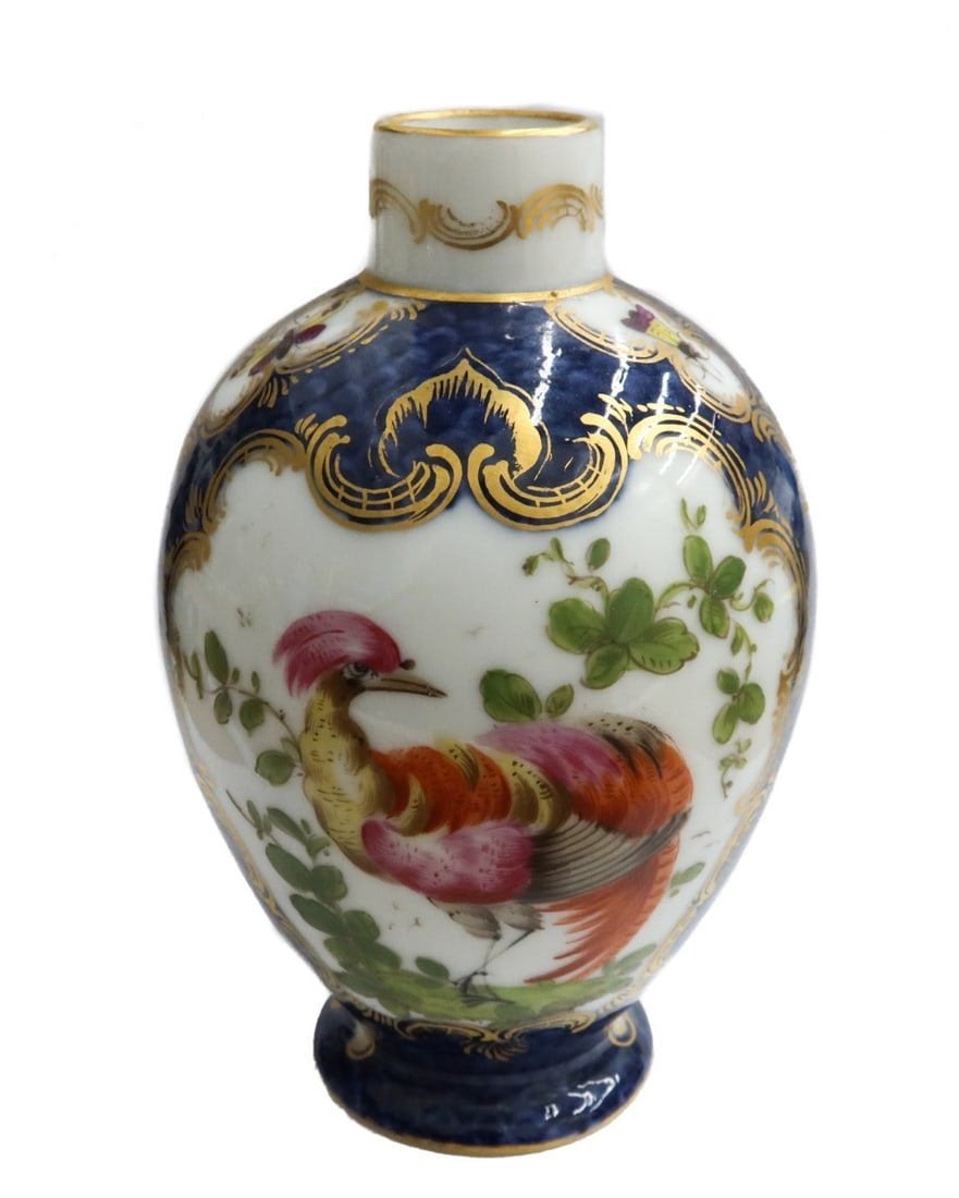 Royal Worcester England Porcelain Hand Painted Tea Caddy Exotic Birds c1770: Royal Worcester England porcelain hand painted tea caddy, circa 1770. Blue scale with gilt accents and hand painted exotic birds throughout. Blue Royal Worcester fret mark to underside. Weight: Approx