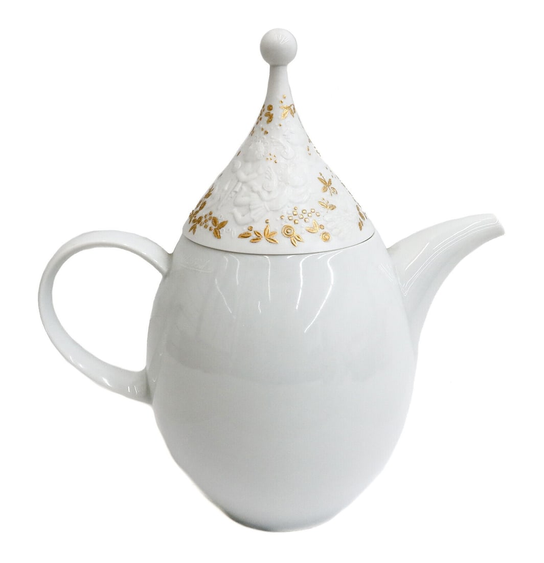 Rosenthal Magic Flute Papageno Porcelain Coffeepot: Rosenthal Magic Flute Papageno Porcelain Coffeepot. Rosenthal Magic Flute Papageno Gilt porcelain coffee pot has pointed lid with gilt decoration. Signature on one side of coffeepot near top rim. Stud