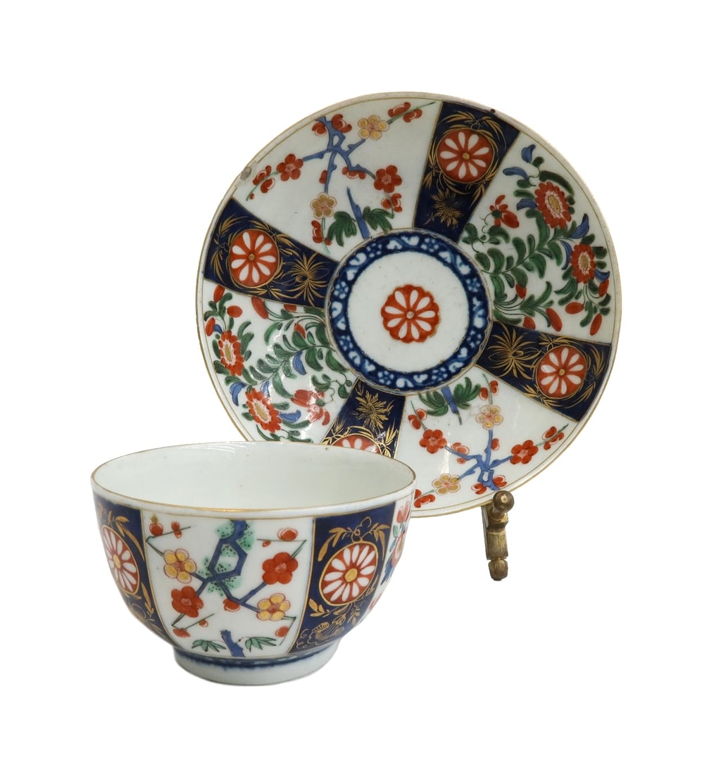 Royal Worcester England Porcelain Cup and Saucer Queen's Pattern Imari c1770: Royal Worcester England porcelain cup and saucer in Queen's Pattern imari kakiemon, circa 1770. White and blue panels with gilt accents and hand painted orange flowers throughout. Royal Worcester blue