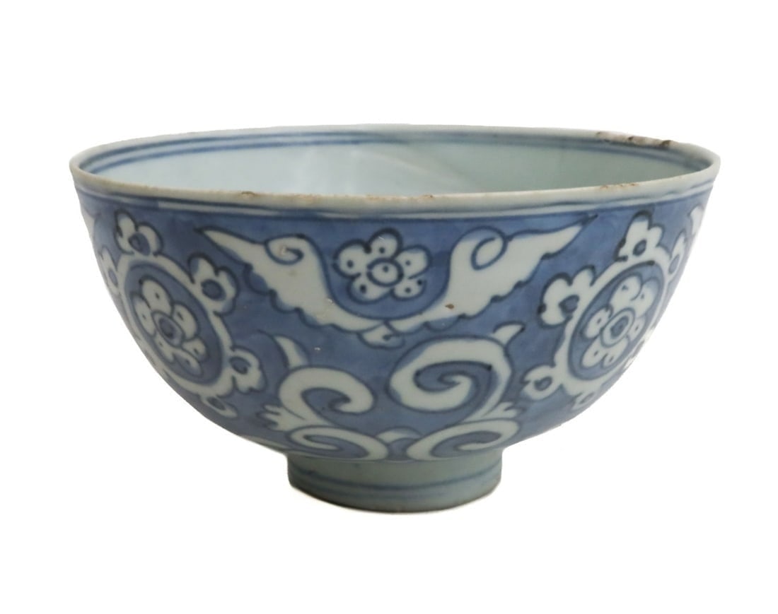 Chinese Porcelain Blue and White Footed Bowl , 18th Century: Chinese Porcelain Blue and White Footed Bowl. Blue glaze ground with cloud formation decorations throughout. 18th Century or earlier. Weight Approx., 1lbs Measures Approx., 5.5 inches diameter x 3 inc