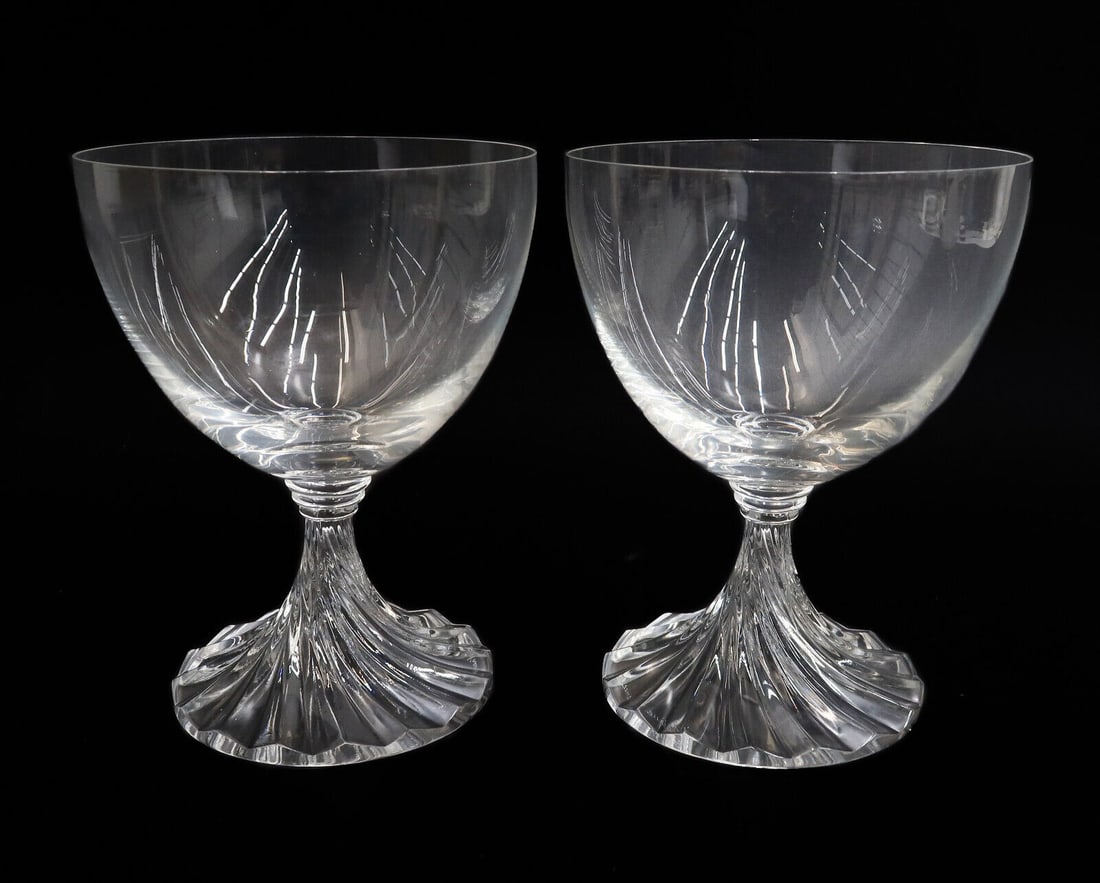 Pair Lalique France Crystal Glass Water Goblets in Rambouillet: Pair Lalique France Crystal Glass Water Goblets in Rambouillet. Clear bowl with a twisted flare stem. Signed "Lalique France" to underside. Weight: Approx. 1 lb Measurements: Approx.4.075 inches diame