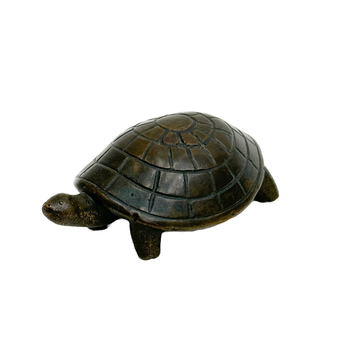 Vintage Bronze Turtle Paperweight or Sculpture: Vintage Bronze Turtle Paperweight or Sculpture. Apparently unmarked. Weight: Approx. 2 lb Measurements: Approx. 4.5 inches x 2.75 inches x 1.75 inches Condition: Great condition, light signs of wear. 