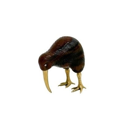 Carved Agate 18k Gold Kiwi Bird Figurine Diamond Eyes Russian Hallmarks: Hand Carved Agate Kiwi Bird Figurine. Possibly Russian, bearing Russian hallmarks including 18k gold and HW. Gold feet and beak marked 18k but tests for higher purity. Diamond mounted eyes. Weight App