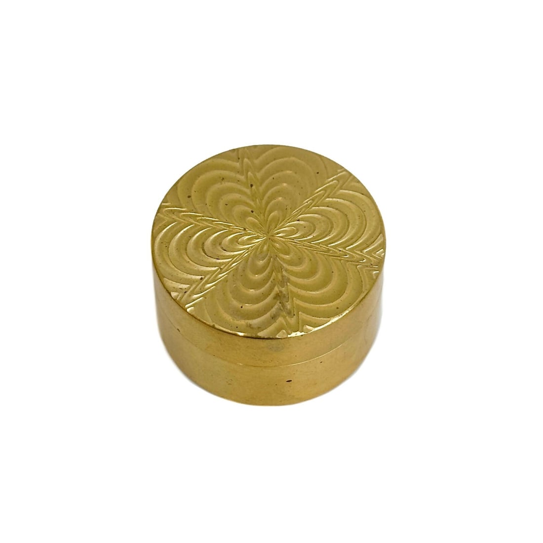 Dale Chase Round Gilt Metal Box Floral Design to Lid: Dale Chase Round Gilt Metal Box. Floral design to lid. A Dale Chase Box can be viewed in the Smithsonian Museum collection. Weight: Approx. 32 g Measurements: Approx. 1.375 inches diameter x .825 inch