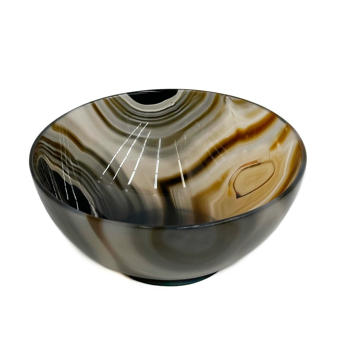 Carved Banded Agate Bowl 3rd Quarter 20th cen: Carved Banded Agate Bowl, 3rd quarter 20th century. Weight: Approx. 118g Measurements: Approx. 4 inches diameter x 1.75 inches Condition: Great condition, little to no signs of wear. Domestic Shipping