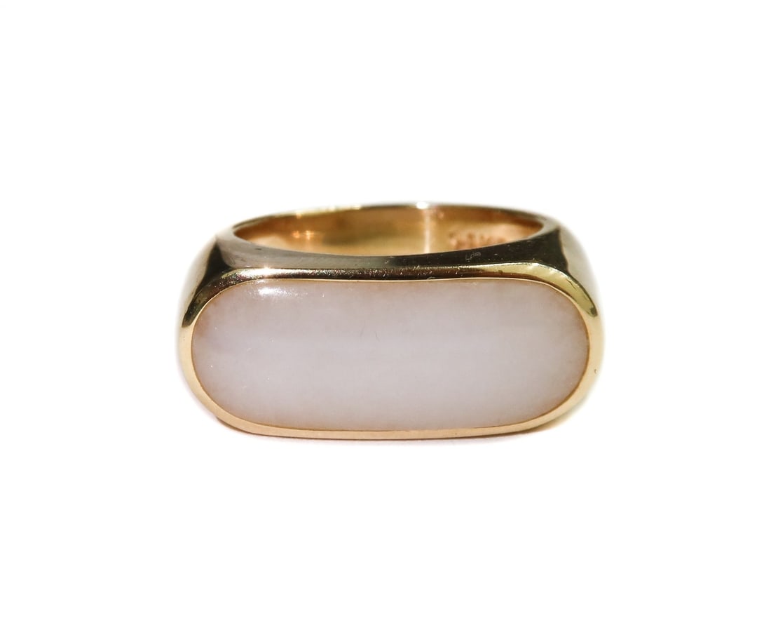 Gump's 14k Yellow Gold and White Jade Ring Size 7: Gump's 14k Yellow Gold and Jade Ring Size 7. An oval cabochon jade center measuring approx. 20.7mm x 7.9mm x 3.5mm. Marked Gumps 14 to interior Weight: Approx. 8.64 grams Measurements: Approx. Size 7 