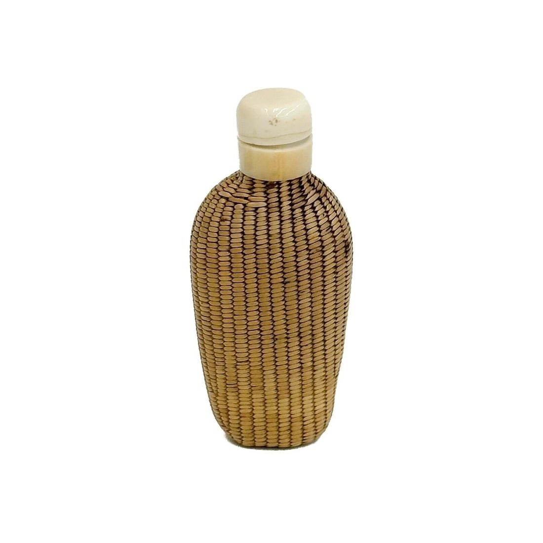 Chinese Wood Basket Weave Snuff Bottle 19th century: Chinese Wood Basket Weave Snuff Bottle, 19th century. Weight:approx. 19 g Measurements: Approx. 1 inch x .625 x 2.5 inches Domestic Shipping:$30
