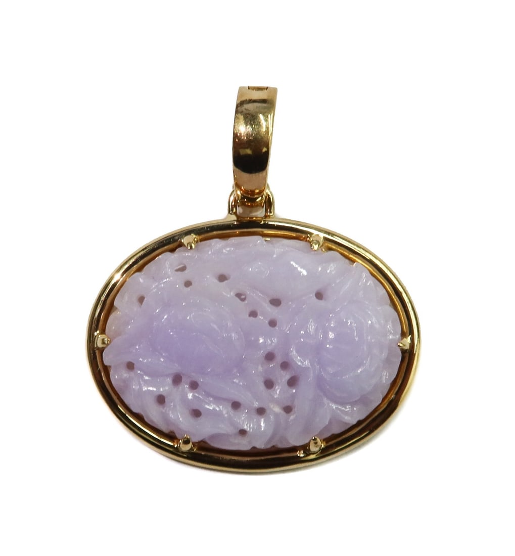 Gump's 18k Yellow Gold Carved Lavender Jade Necklace Pendant: Gump's 18k Yellow Gold Carved Lavender Jade Necklace Pendant. Etched roses throughout to center. Marked Gump's 18k to hook. Weight Approx., 13.34 grams Measures Approx., 1.4 inches x 1.5 inches x 0.2 