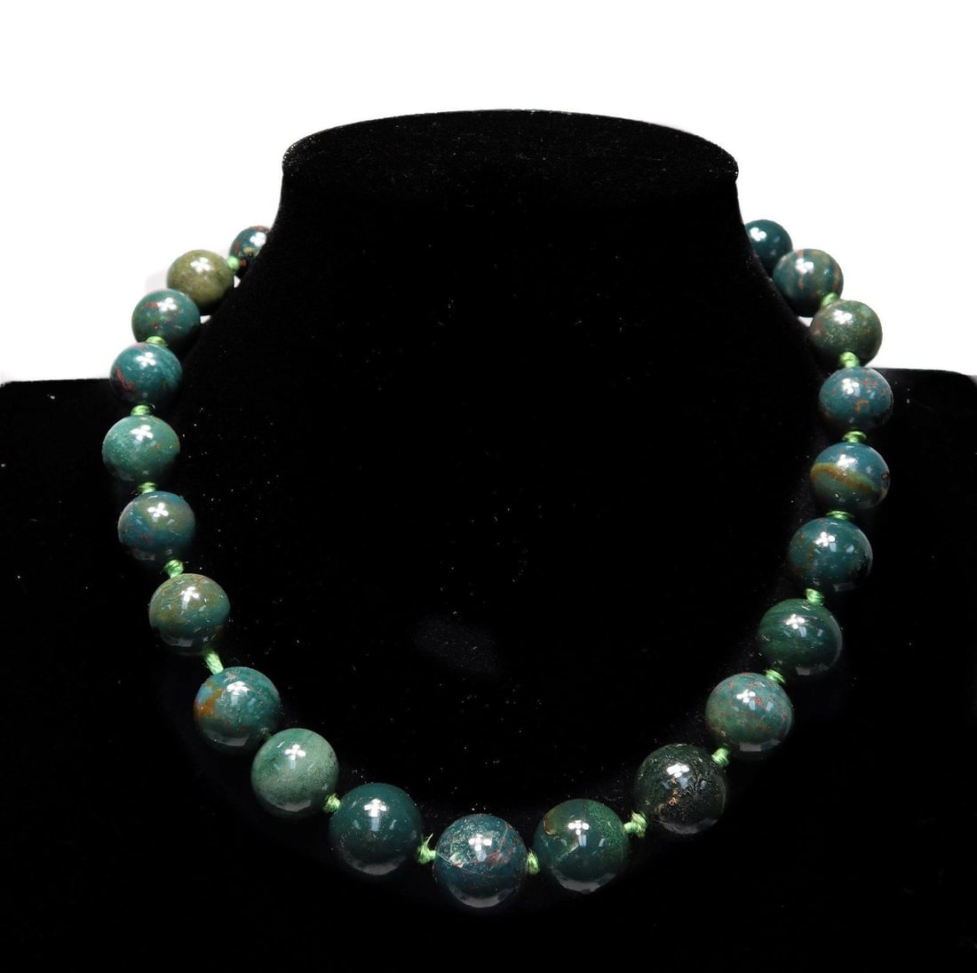 14k Yellow Gold and Bloodstone Graduated Beaded Necklace: 14k Yellow Gold and Bloodstone Graduated Beaded Necklace. Beaded bloodstones measuring from 12mm to 14.5mm. Marked "14k" to clasp. Weight Approx., 84.40 grams Measures Approx., 16 inches length Domest