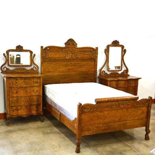 Carved Oak Bedroom Set (0298) on Aug 12, 2017 Woody Auction LLC in KS