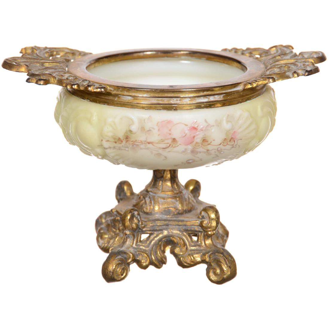 Unmarked Wavecrest Pedestal Ash Tray (1 of 3)