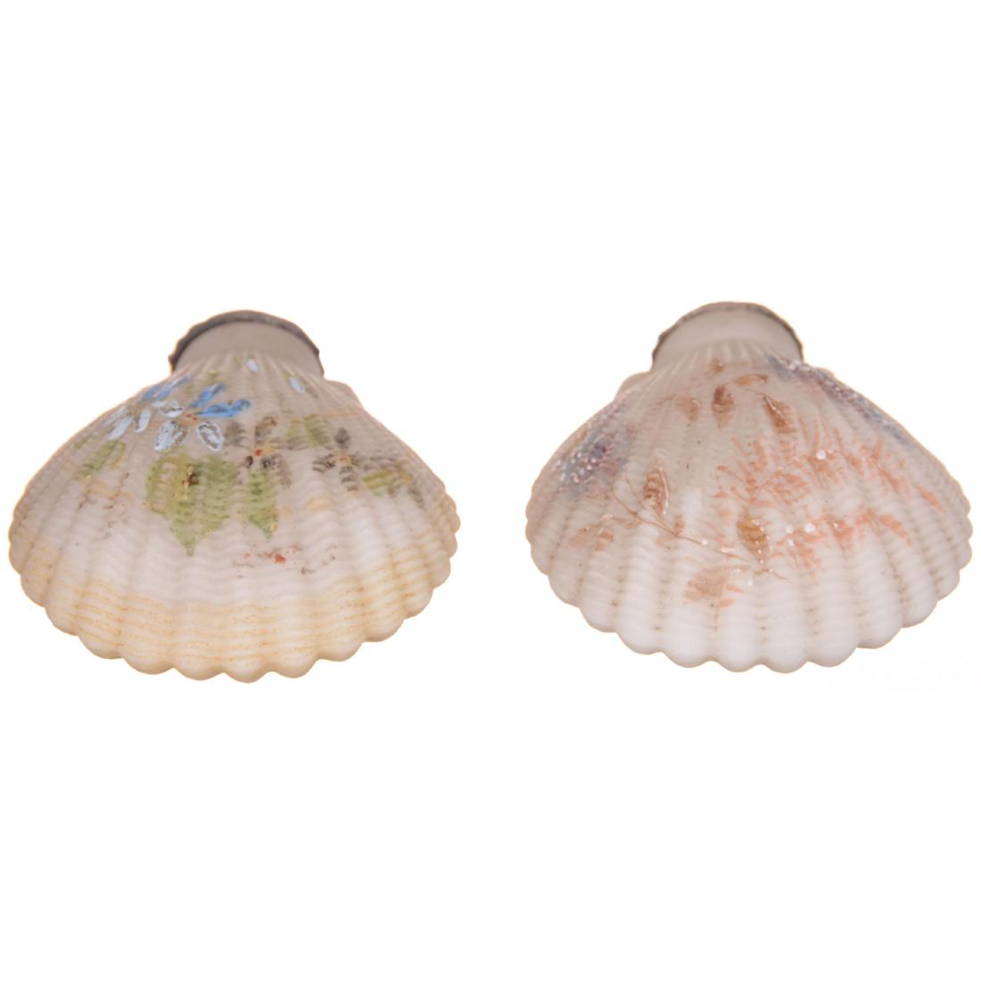 Pair Mt Washington Salt and Pepper Shakers (1 of 3)