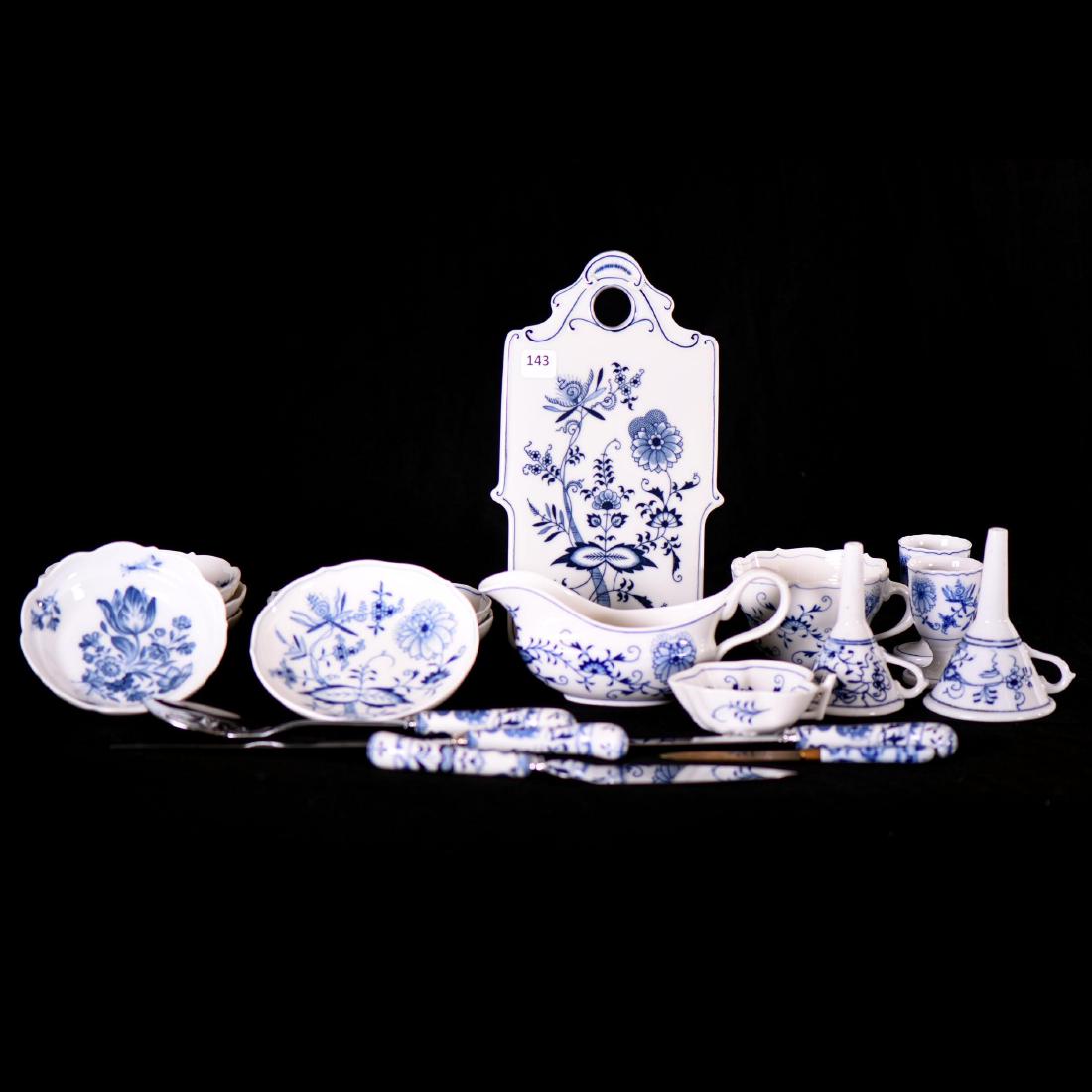 Large Assortment of Blue Onion Items (1 of 3)