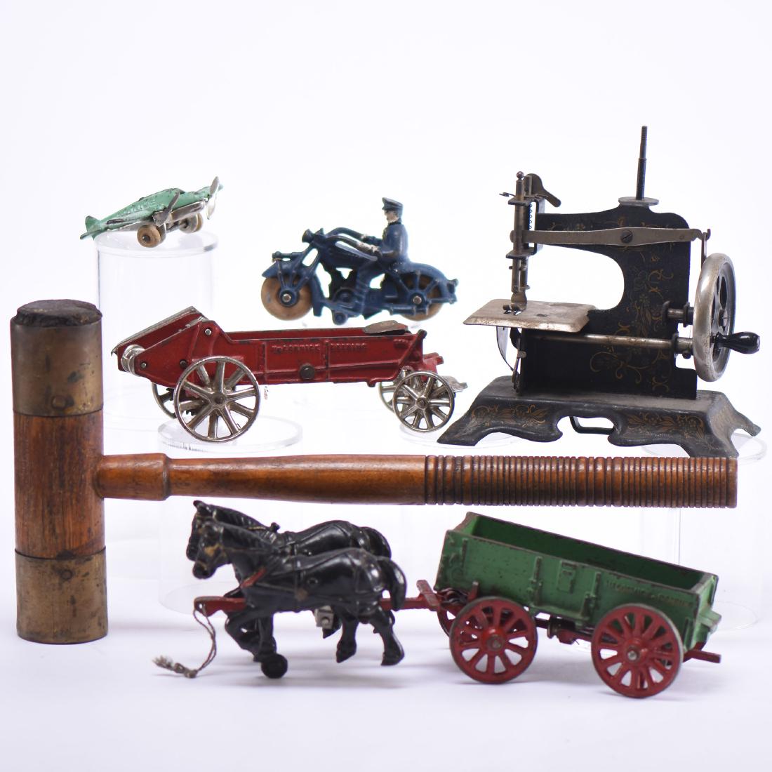 Assorted Vintage Cast Iron Toys (1 of 6)