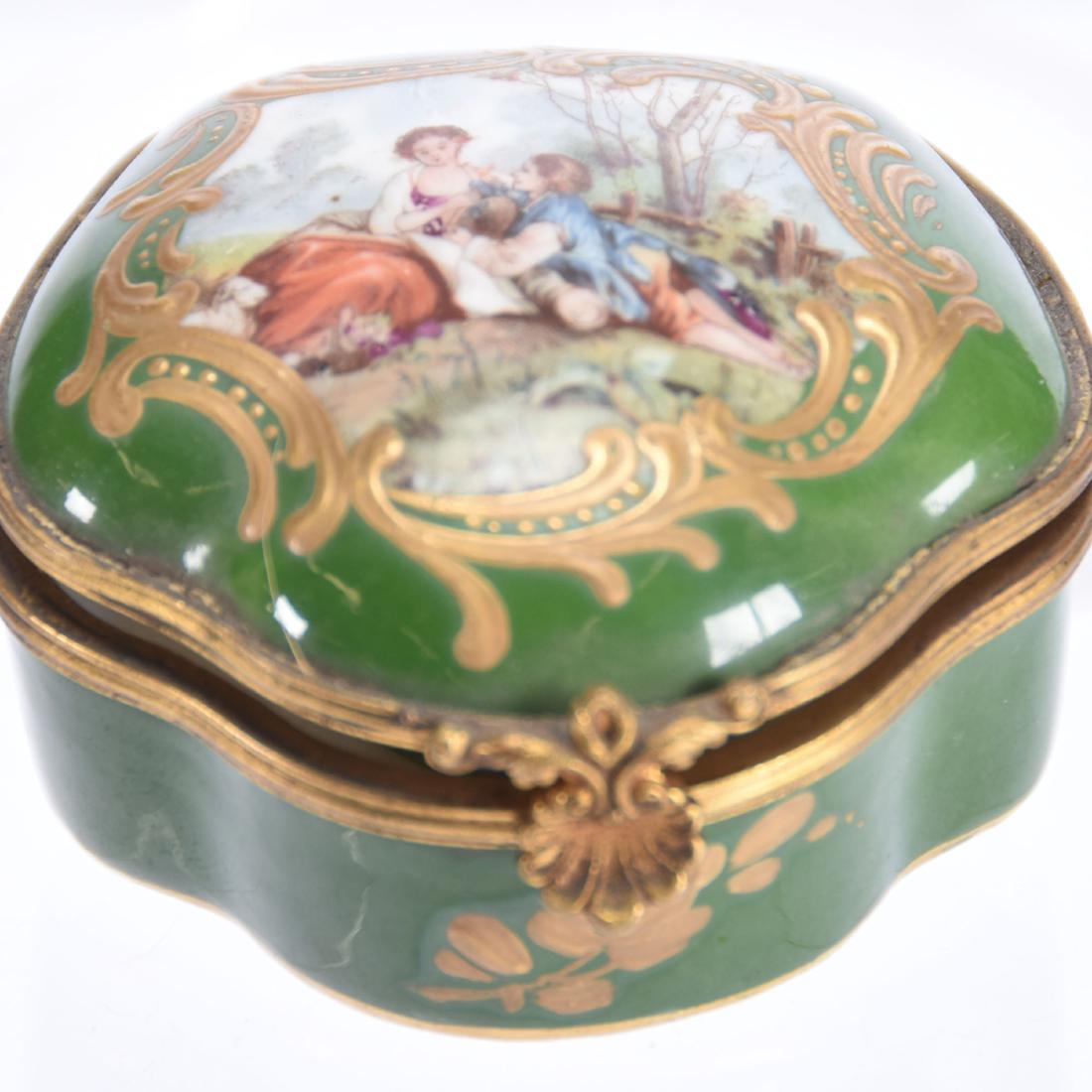 Sevres Style Hinged Pill Box 2.25" (1 of 4)