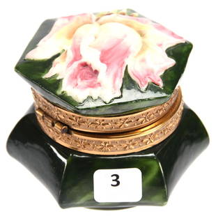 Unmarked Nakara Jewel Box 3" X 3.5": Unmarked Nakara Jewel Box - 3" X 3.5" - Glossy Emerald Green Background - Blow Out Rose Mold Lid - Original Lining *