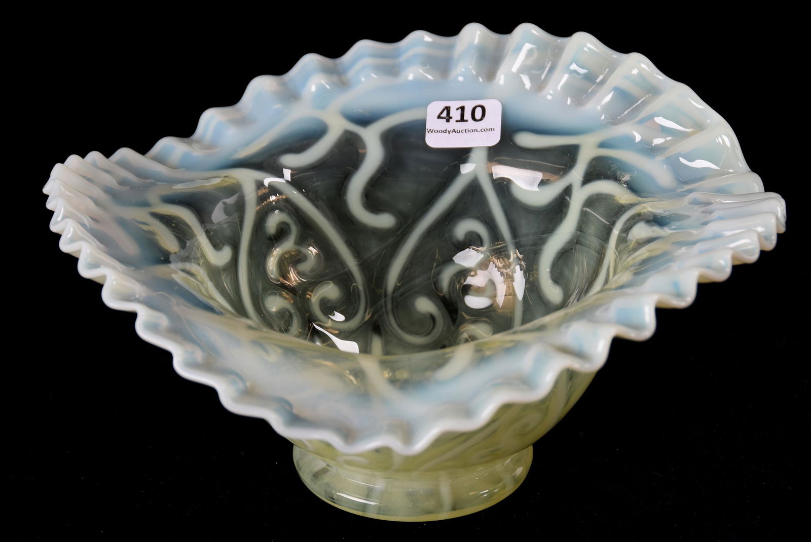 Tri corner bowl Alhambra pattern Vaseline Opalescent (1 of 3)