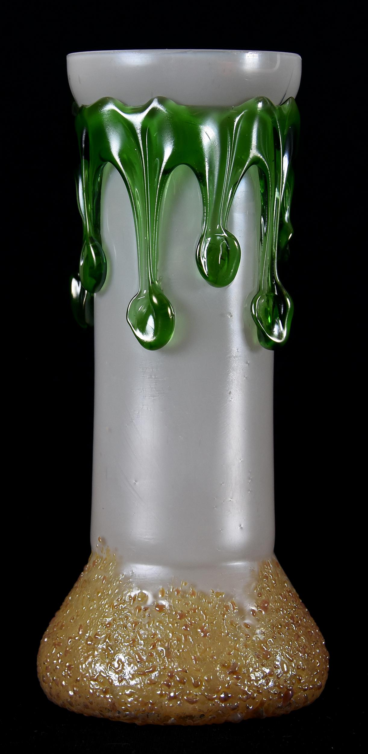 Vase, Kralik (1 of 3)